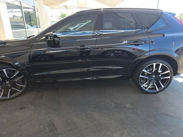 2024 Volvo XC60 B5 Ultimate Dark Theme