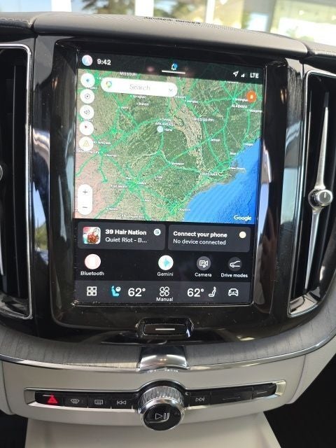 2024 Volvo XC60 B5 Ultimate Dark Theme