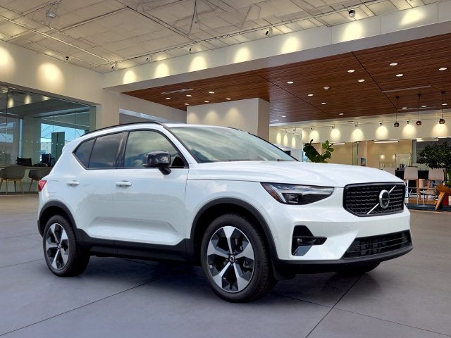 2026 Volvo XC40 B5 Plus