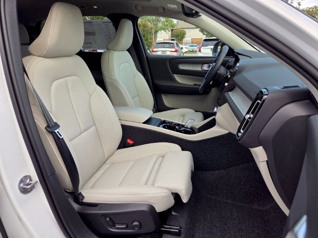 2026 Volvo XC40 B5 Plus