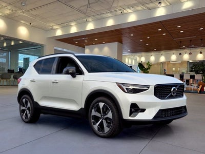 2026 Volvo XC40 B5 Plus