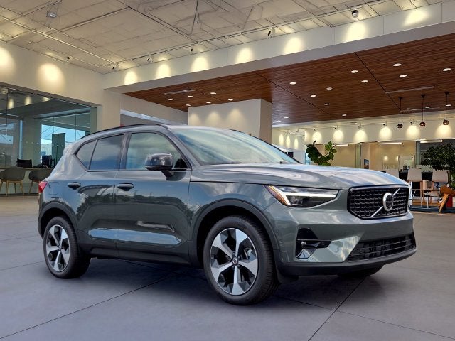 2026 Volvo XC40 B5 Plus