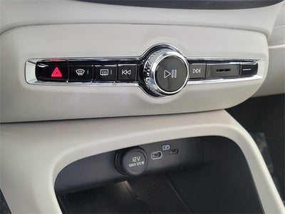 2026 Volvo XC40 B5 Plus