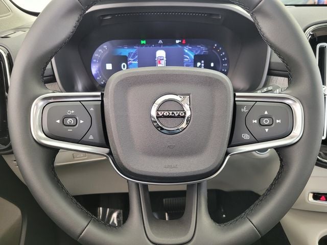 2026 Volvo XC40 B5 Plus