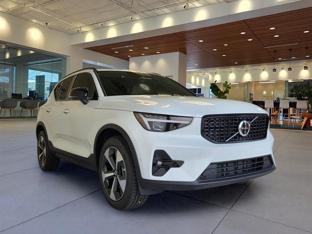 2026 Volvo XC40 B5 Plus