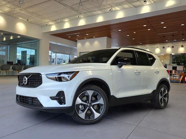 2026 Volvo XC40 B5 Plus
