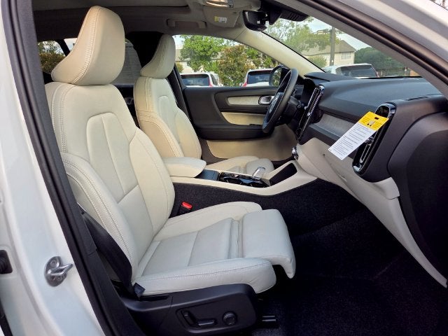 2026 Volvo XC40 B5 Plus