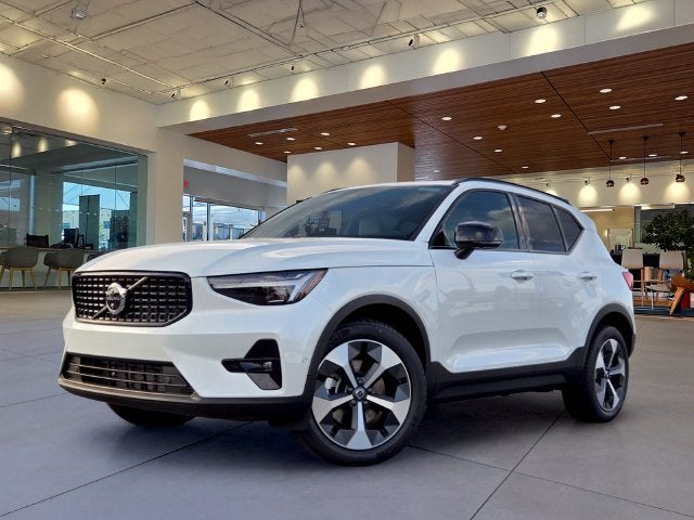 2026 Volvo XC40 B5 Plus