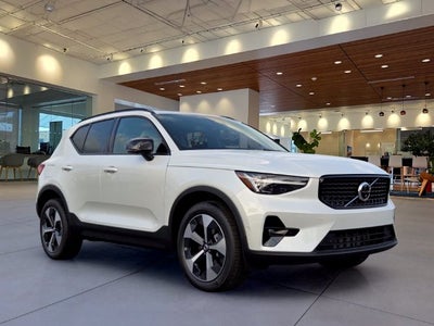 2026 Volvo XC40 B5 Plus