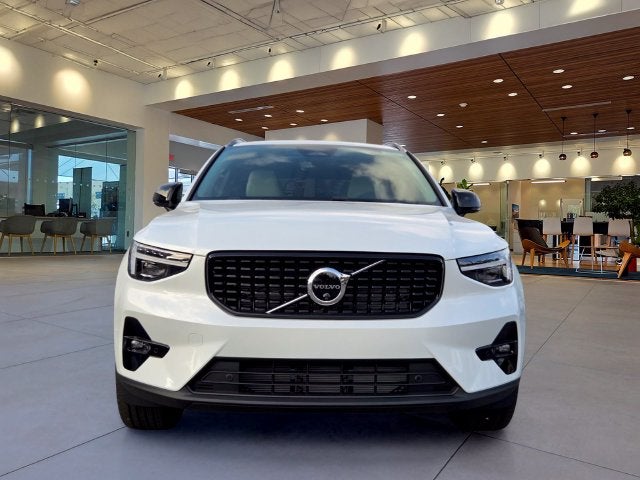2026 Volvo XC40 B5 Plus
