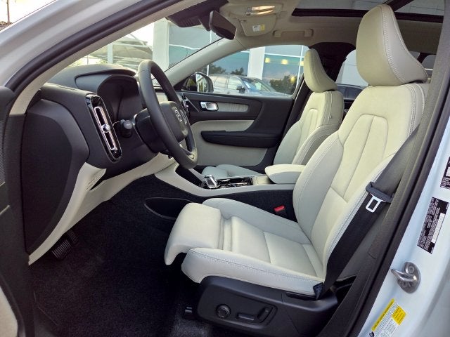 2026 Volvo XC40 B5 Plus