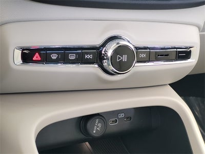 2026 Volvo XC40 B5 Plus