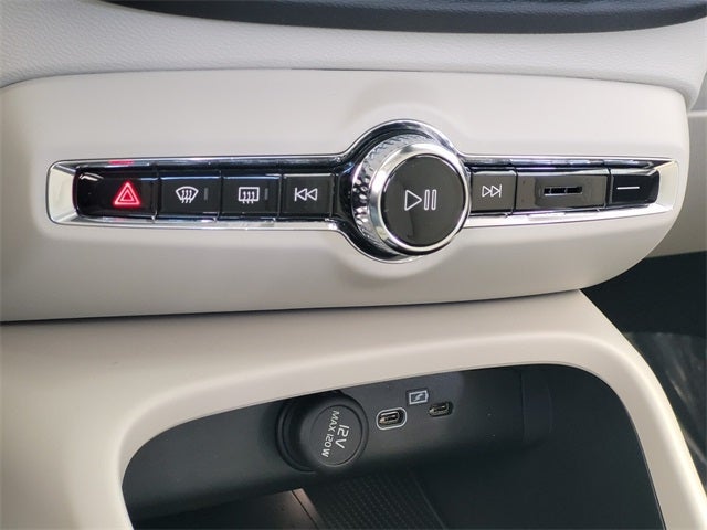 2026 Volvo XC40 B5 Plus