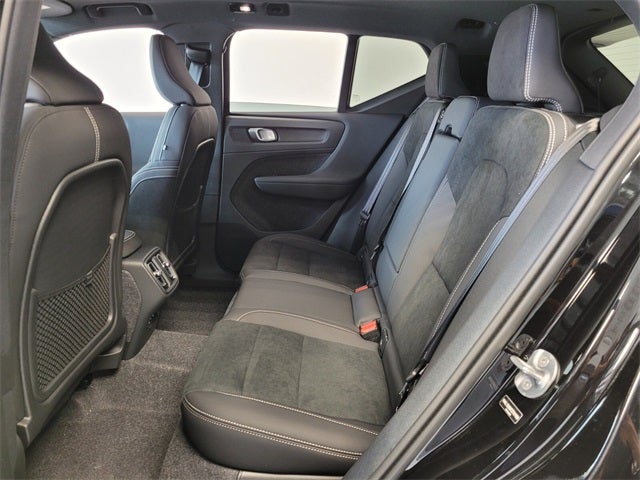 2026 Volvo XC40 B5 Ultra Black Edition