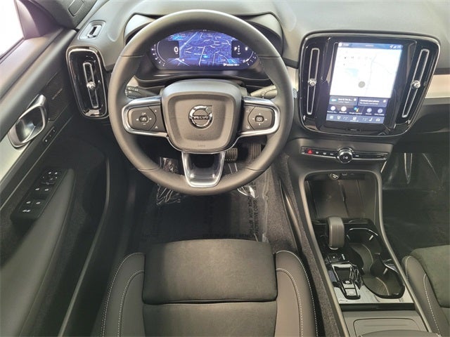 2026 Volvo XC40 B5 Ultra Black Edition