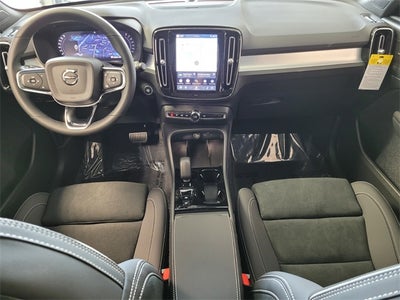 2026 Volvo XC40 B5 Ultra Black Edition