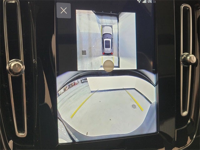 2026 Volvo XC40 B5 Ultra Black Edition