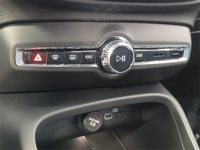 2026 Volvo XC40 B5 Ultra Black Edition