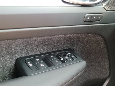 2026 Volvo XC40 B5 Ultra Black Edition