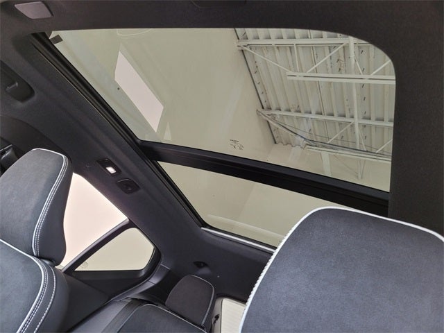 2026 Volvo XC40 B5 Ultra Black Edition