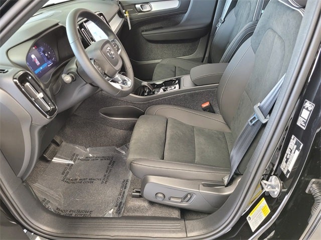 2026 Volvo XC40 B5 Ultra Black Edition