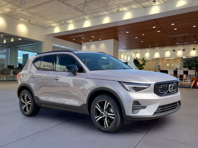 2026 Volvo XC40 B5 Core