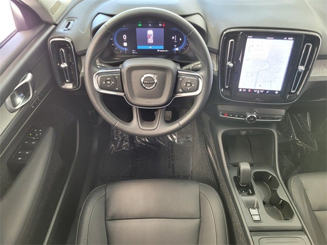 2025 Volvo XC40 B5 Core