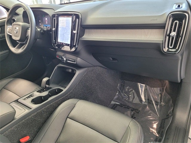 2025 Volvo XC40 B5 Core