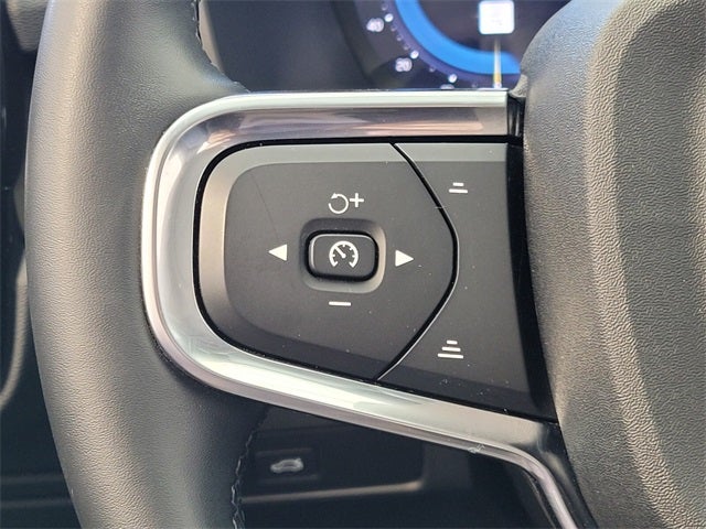 2025 Volvo XC40 B5 Core