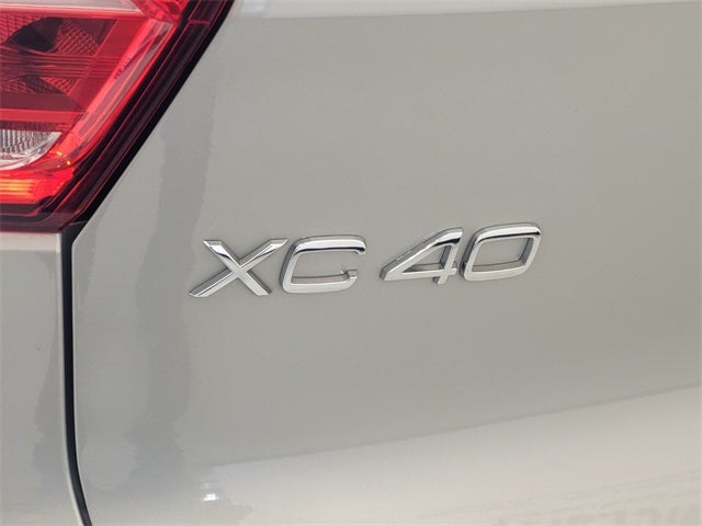 2025 Volvo XC40 B5 Core