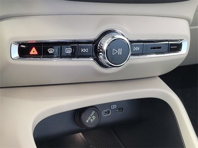 2026 Volvo XC40 B5 Ultra