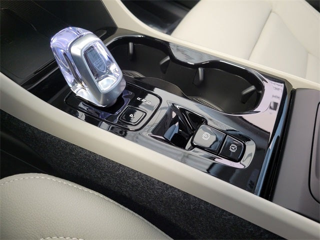 2026 Volvo XC40 B5 Ultra