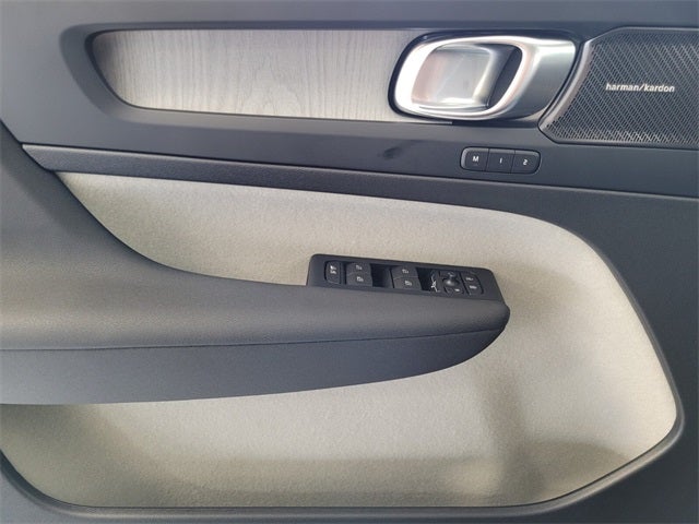 2026 Volvo XC40 B5 Ultra