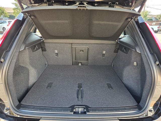 2026 Volvo XC40 B5 Ultra