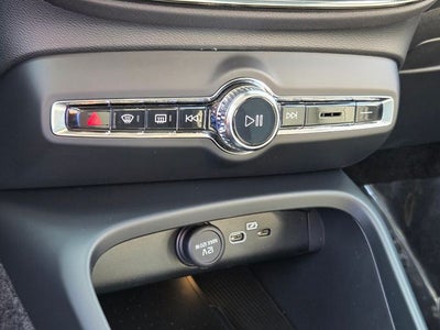 2026 Volvo XC40 B5 Ultra