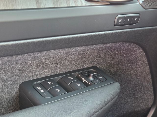 2026 Volvo XC40 B5 Ultra
