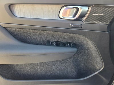 2026 Volvo XC40 B5 Ultra