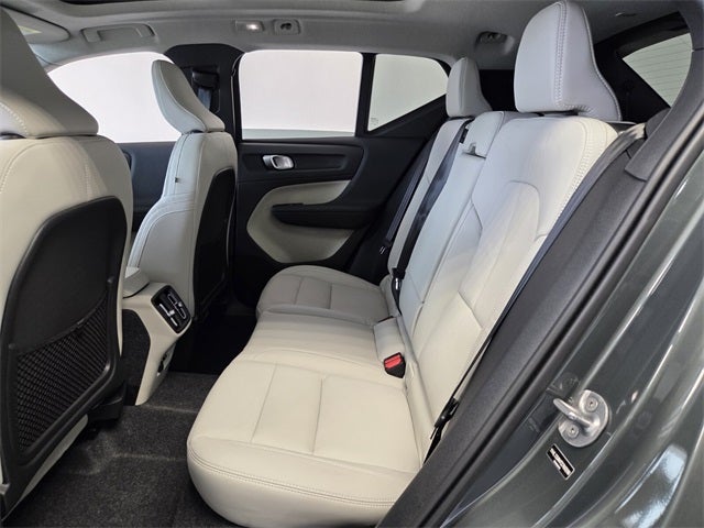 2026 Volvo XC40 B5 Ultra