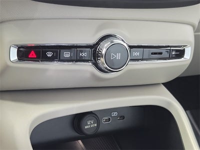 2026 Volvo XC40 B5 Ultra