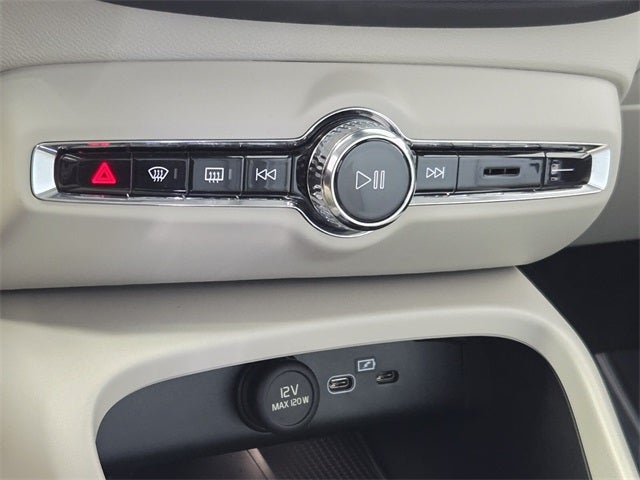 2026 Volvo XC40 B5 Ultra