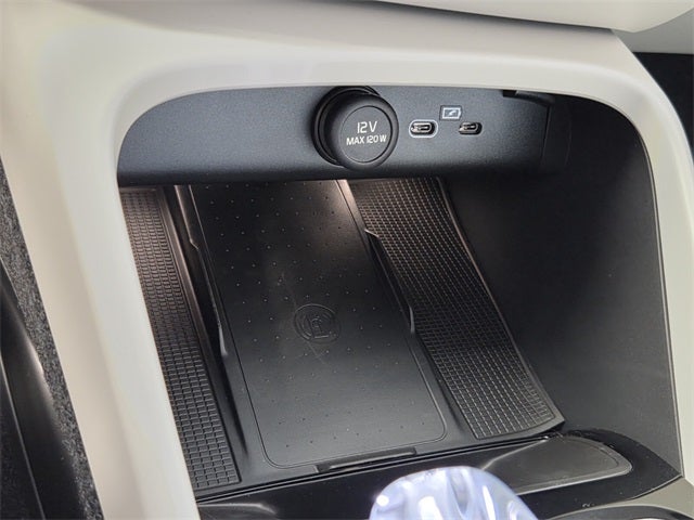 2026 Volvo XC40 B5 Ultra