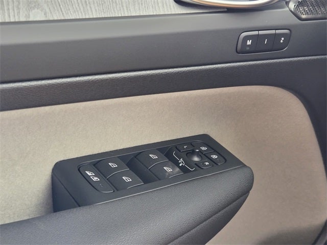 2026 Volvo XC40 B5 Ultra