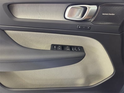 2026 Volvo XC40 B5 Ultra