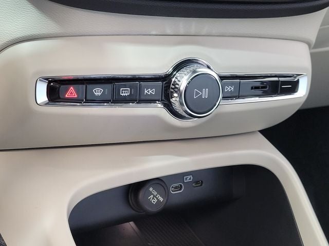 2026 Volvo XC40 B5 Ultra