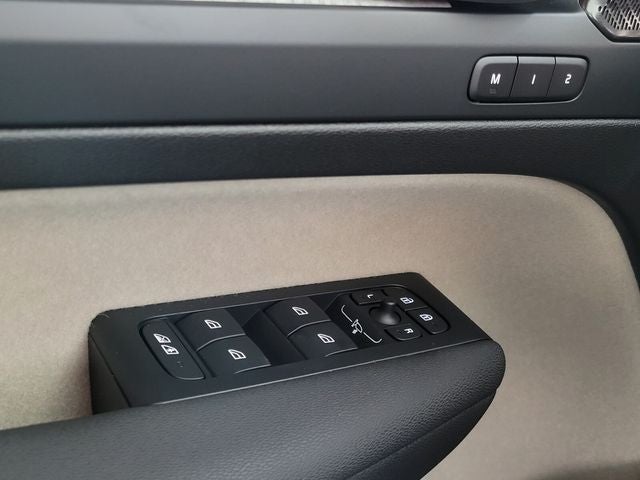 2026 Volvo XC40 B5 Ultra