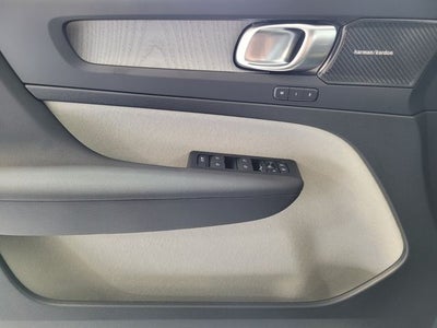 2026 Volvo XC40 B5 Ultra