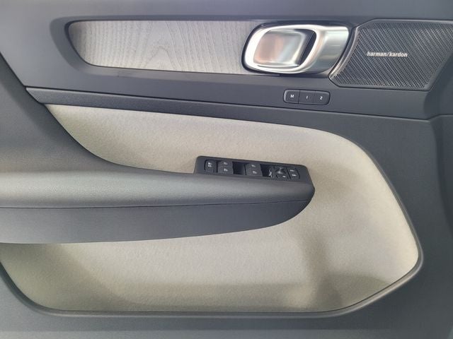 2026 Volvo XC40 B5 Ultra