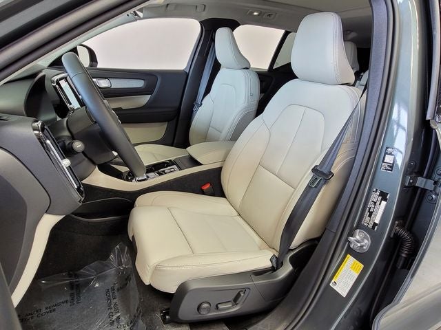 2026 Volvo XC40 B5 Ultra