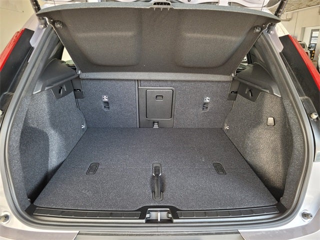 2026 Volvo XC40 B5 Ultra