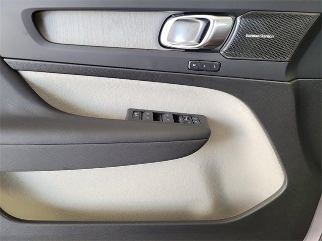 2026 Volvo XC40 B5 Ultra